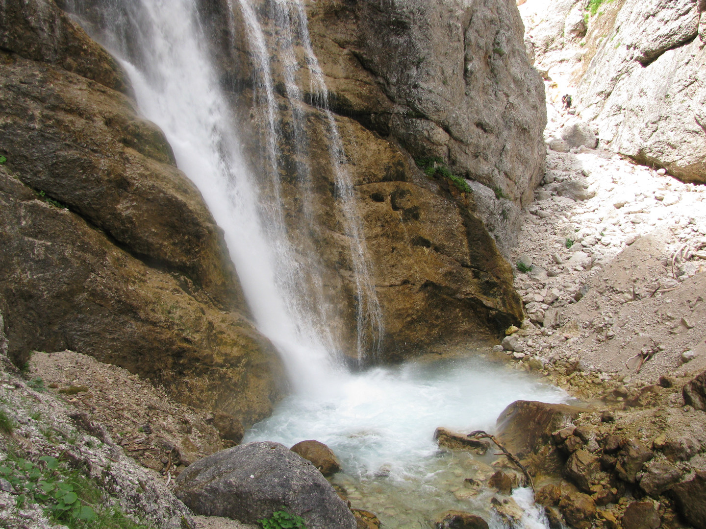 Dolomity. Wodospady Fanes.