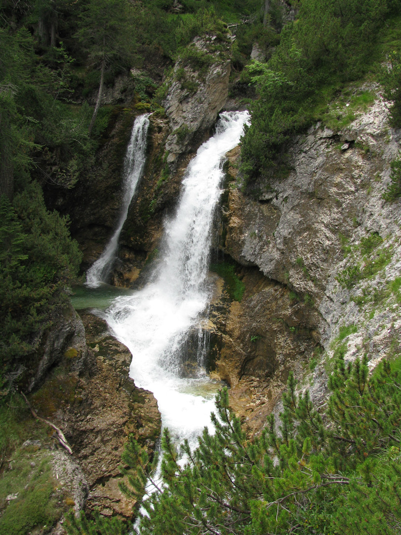 Dolomity. Wodospady Fanes.