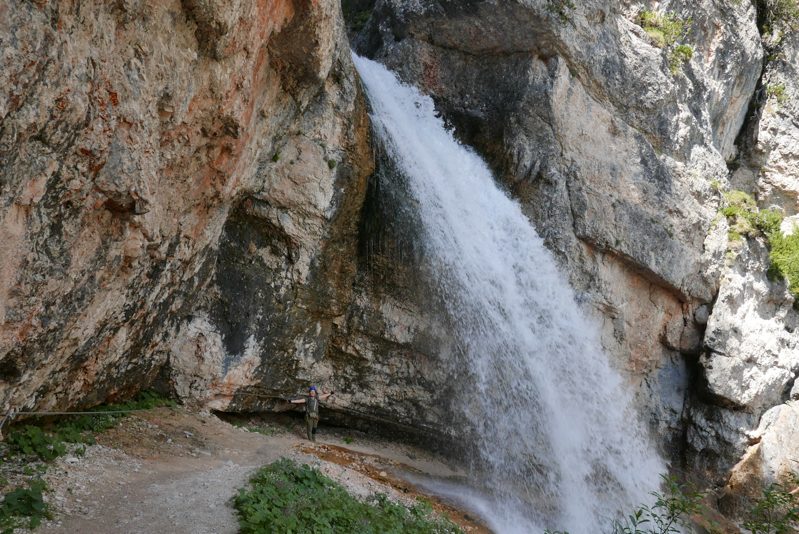 Dolomity. Wodospady Fanes.