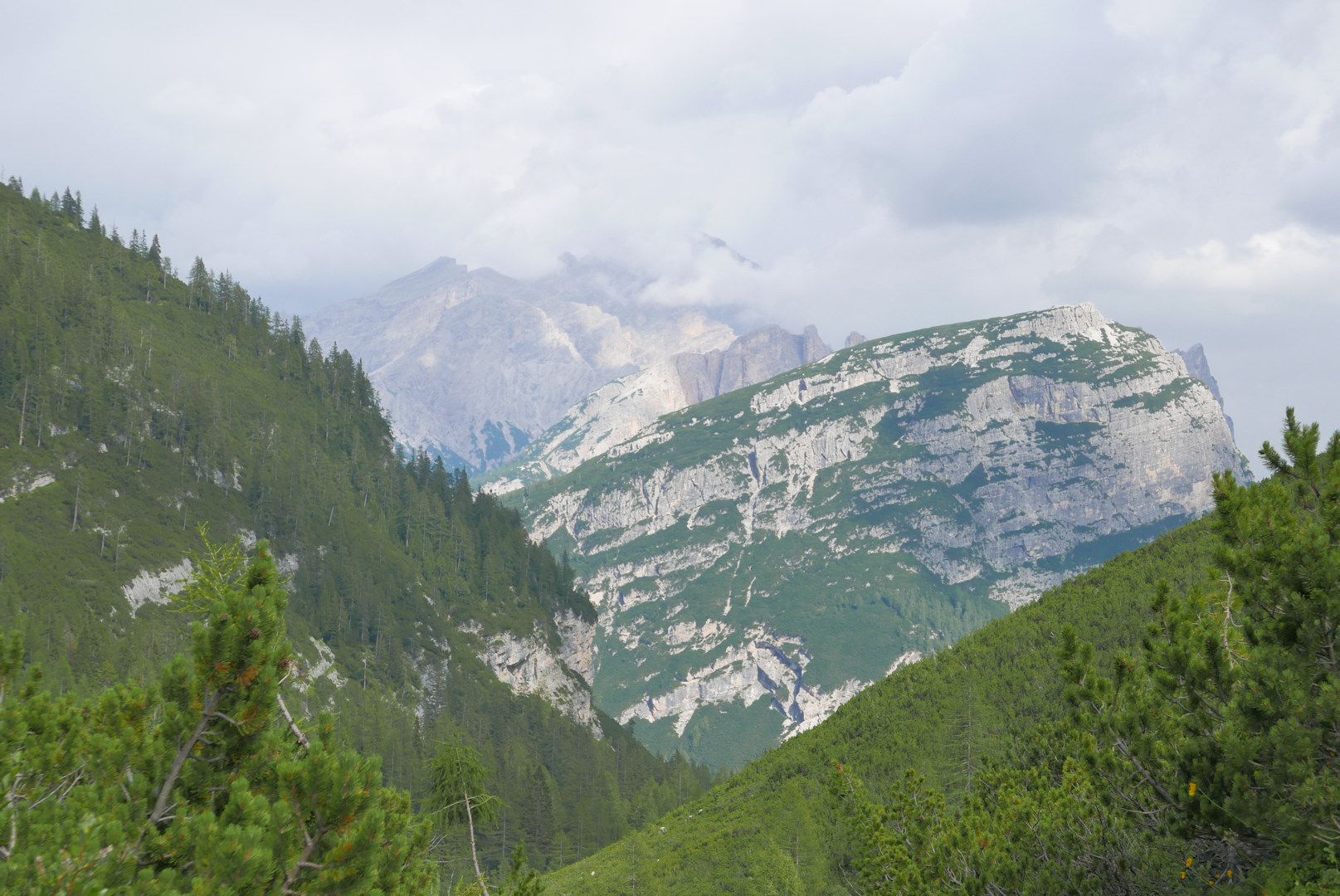 Dolomity. Wodospady Fanes.