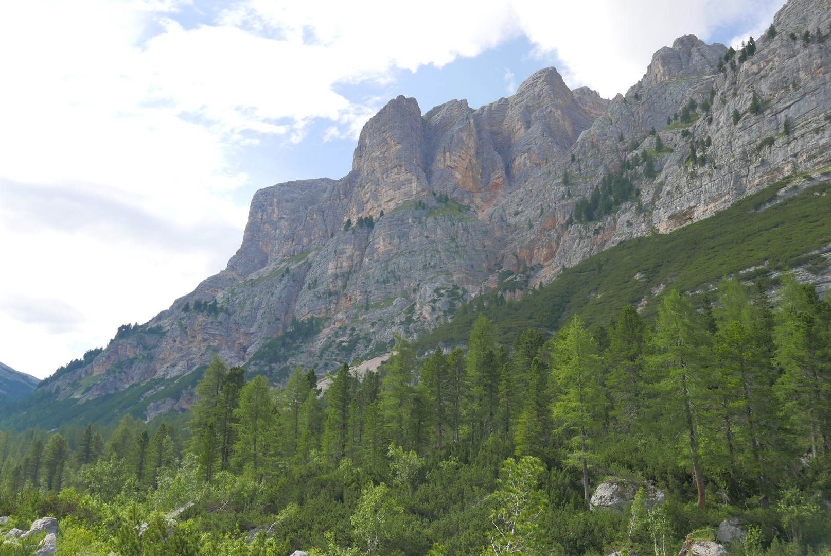 Dolomity. Wodospady Fanes.