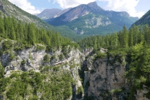 Dolomity. Wodospady Fanes.
