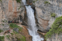 Dolomity. Wodospady Fanes.